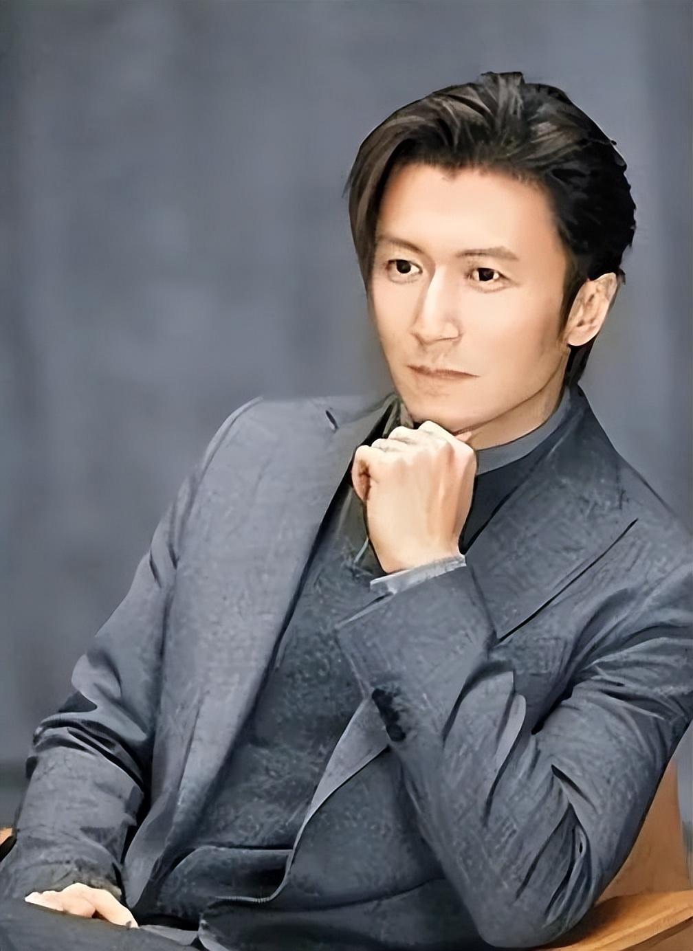 除了每年的巨额抚养费,谢霆锋私底下都有去探望孩子的,而且去年一起