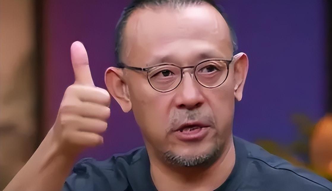 他还是中国著名的演员,《芙蓉镇》中的秦书田,《红高粱》中的余占鳌