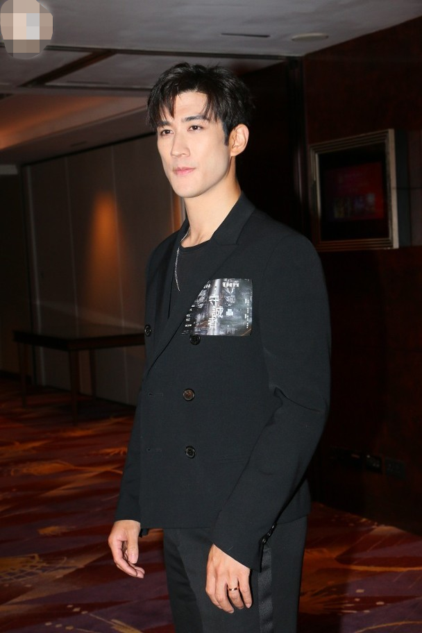 据了解,李治廷今年已经36岁,拥有马来西亚,中东,中国三地血统的他