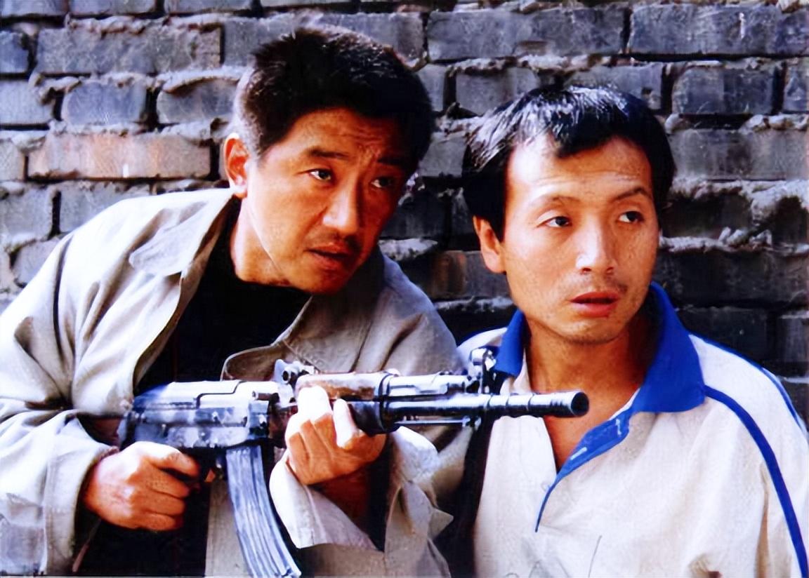 袭警抢枪,持枪杀人抢劫案改编的,被公安部列为1997年中国刑侦一号案