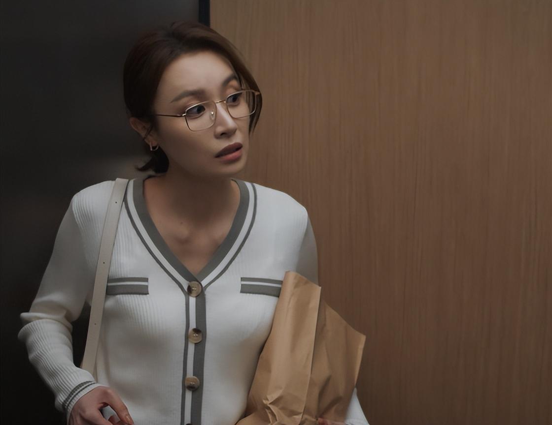 城中之城:周琳的姿色能让赵辉和苏见仁都神魂颠倒,简直笑不活了