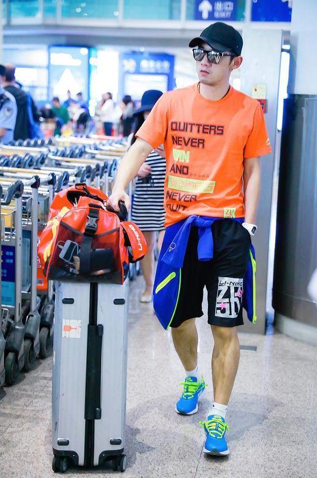 张继科不打乒乓球,靠颜值吃饭!私服穿搭太帅了,35岁也没油腻感