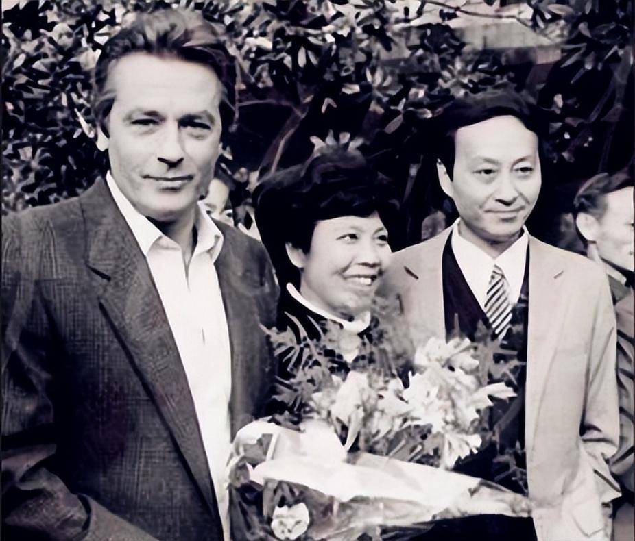 童自荣:李连杰一点艺德都没有,我给他配音,他见到我招呼都不打
