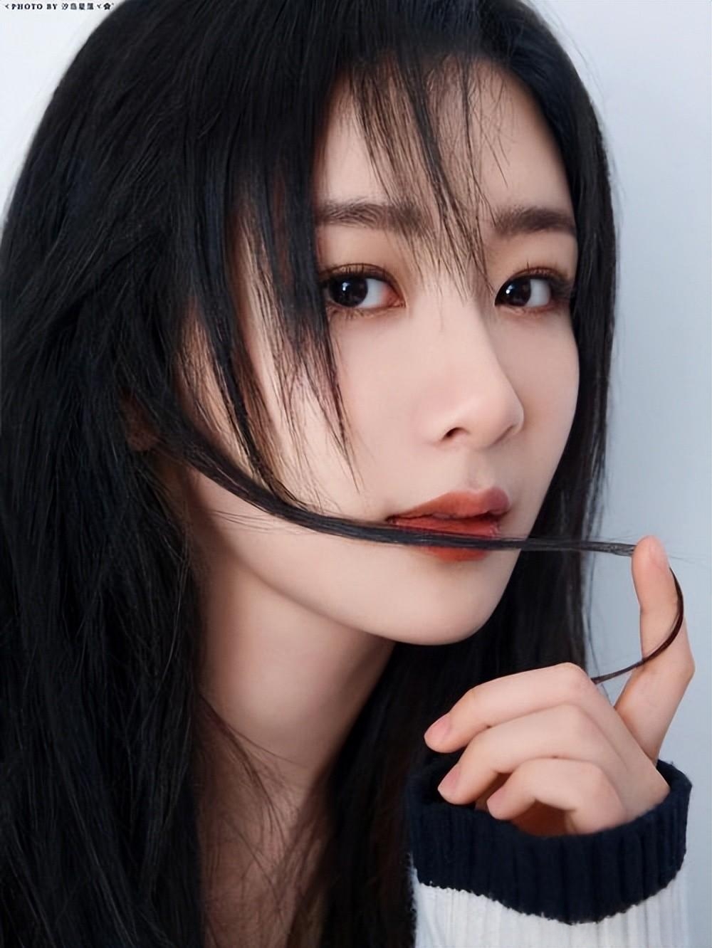 没想到,2023年8月刚开始,32岁李沁就以这样的方式,败光观众缘 没想到,2023年8月刚开始,32岁李沁就以这样的方式,败光观众缘