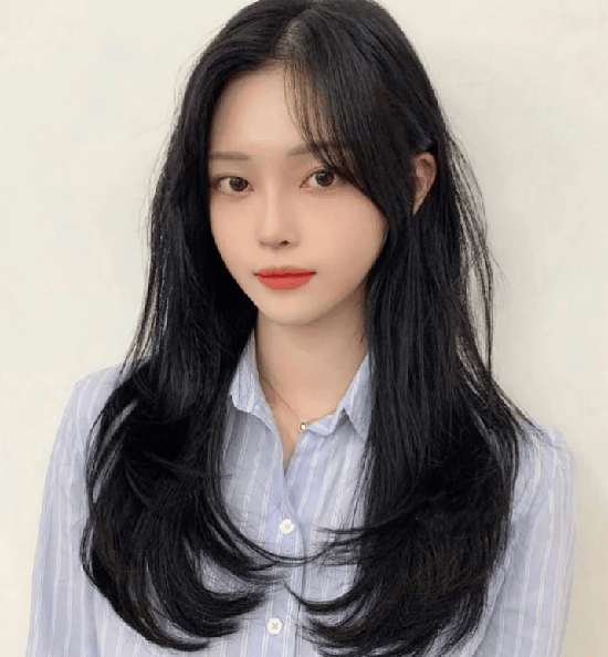 高层次内扣c卷,洋气十足的发型设计,使得整个卷发的弧度更加唯美细腻.