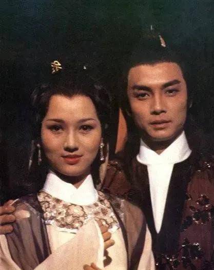 "风流公子"刘松仁大变样,如今72岁拄着拐杖还在坚持开工