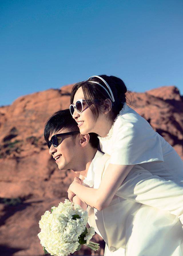 1993年,古巨基从艺人转型做歌手,古巨基老婆陈韵晴(原名:陈英雪)一直