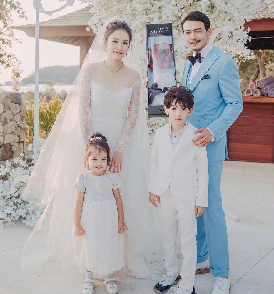 杨烁隐婚10年的娇妻原来是她!清纯秀丽宛如18岁少女,真娶到宝了