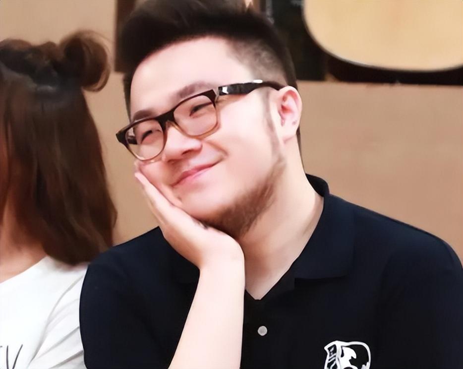 再看宋丹丹儿子巴图的今天,不知道英达感到后悔了吗?