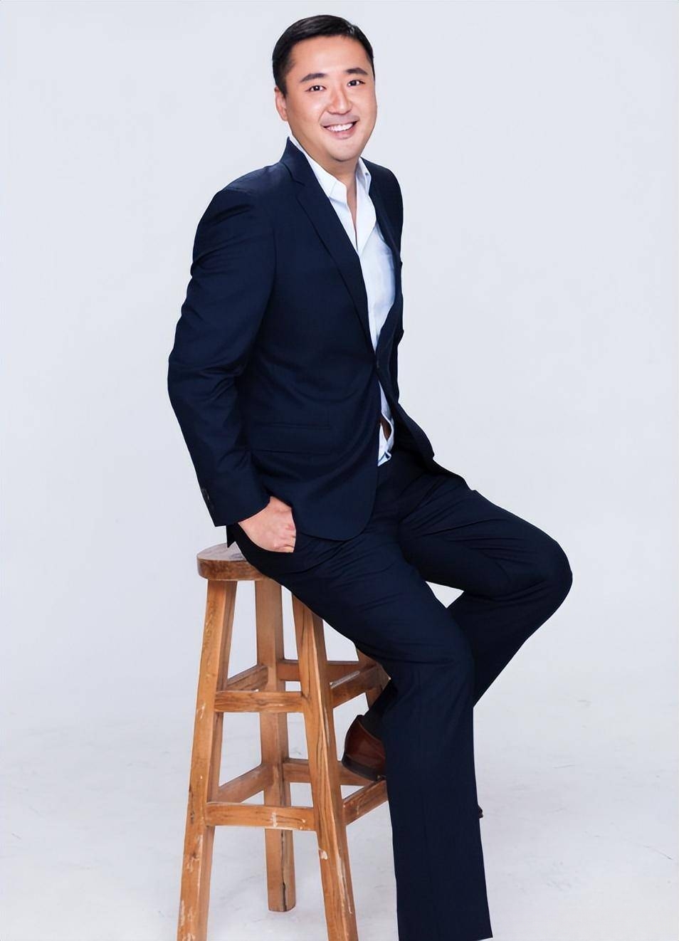 曾黎王子鸣恋情稳定!电动车载爱回家,网友:这个羽绒服绝了