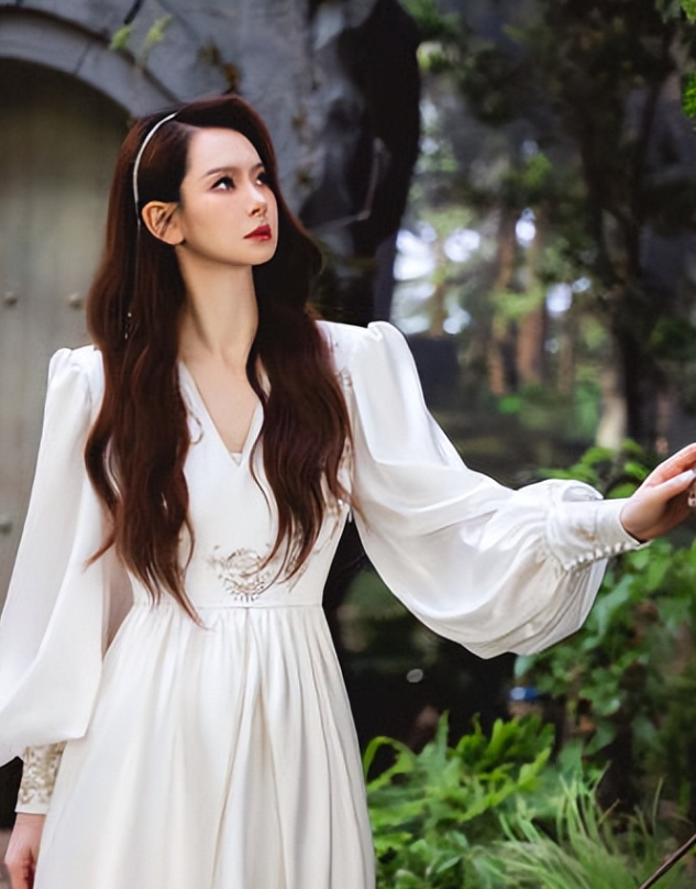 曝戚薇承认双性恋!前女友对其念念不忘,用她名字为亲生女儿取名