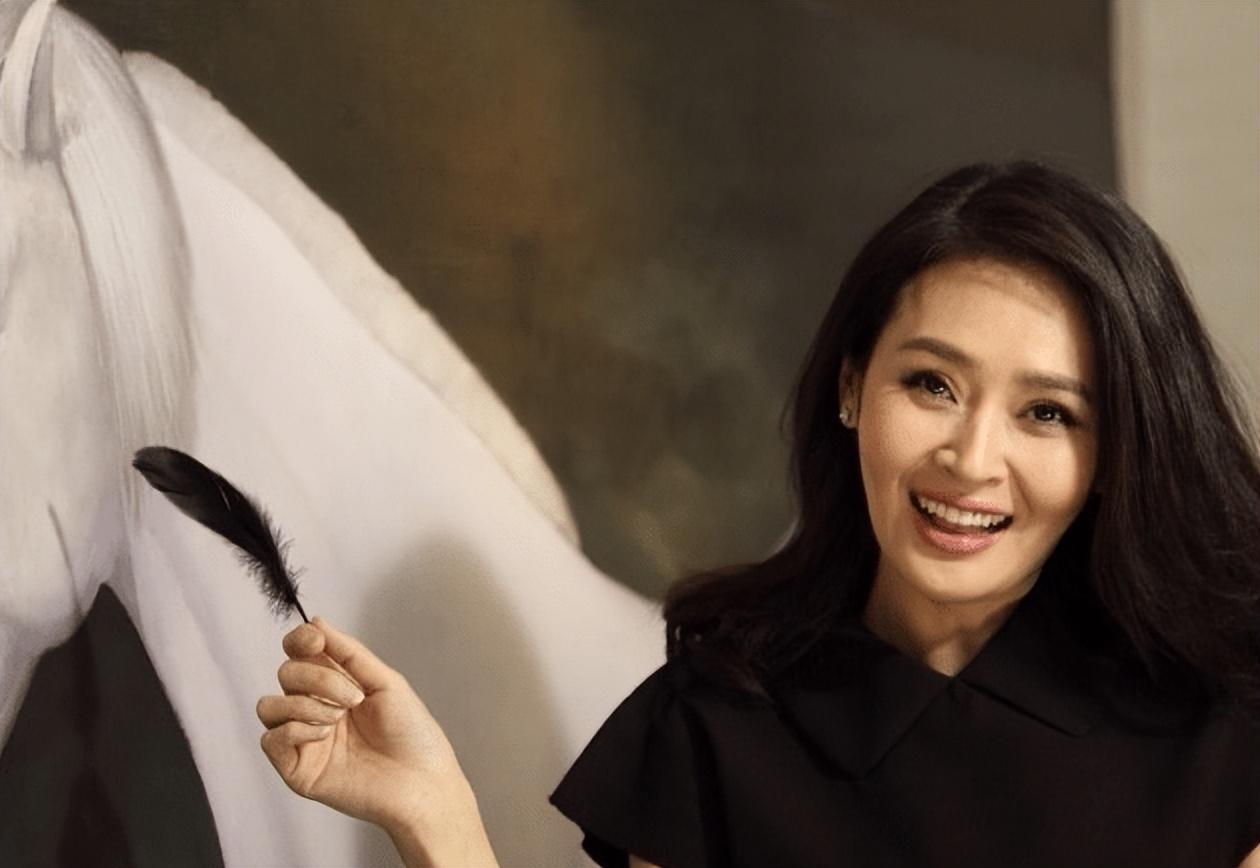 有种"整容"叫于明加结婚,老公胡俊变化不大,她却像变了一个人