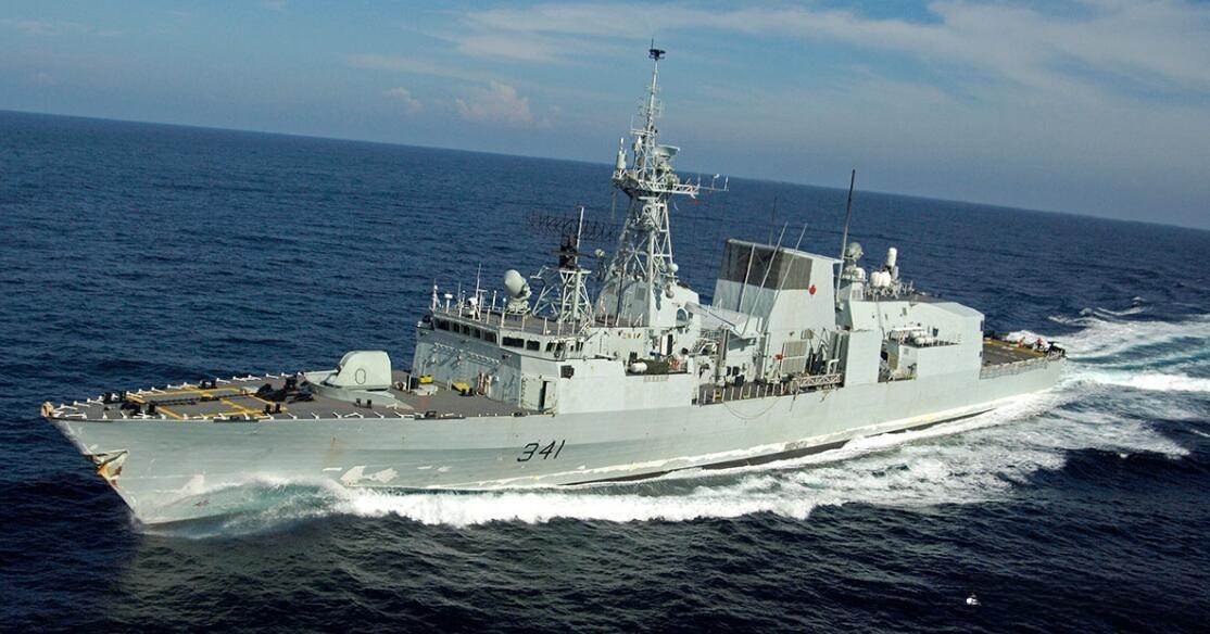 目前,加拿大海军拥有3艘易洛魁人级驱逐舰,12艘哈利法克斯级护卫舰