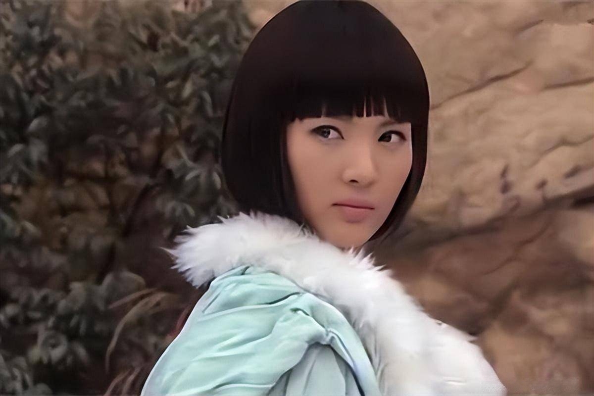 气质清秀,金晨拿到了《七种武器之孔雀翎》中"后简"一角后,尽管只是一