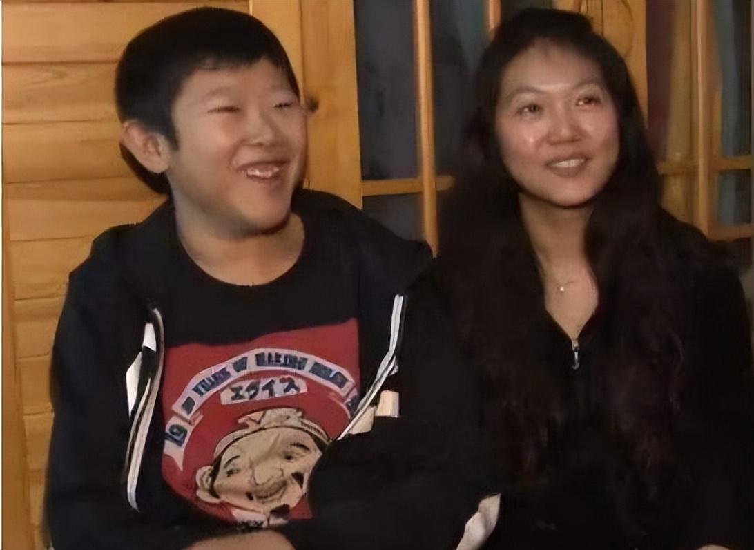 侯祥:9岁停止发育,出道18年只能演小孩,和妻子同框被嘲像母子