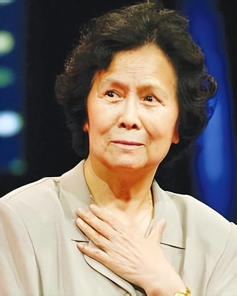 事实证明,80岁的"观音菩萨"左大玢,已经走上了另一条道路