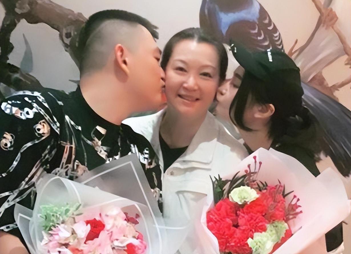 赵本山女儿赵玉芳:倒贴300万下嫁穷小伙,结婚15年被丈夫宠成宝