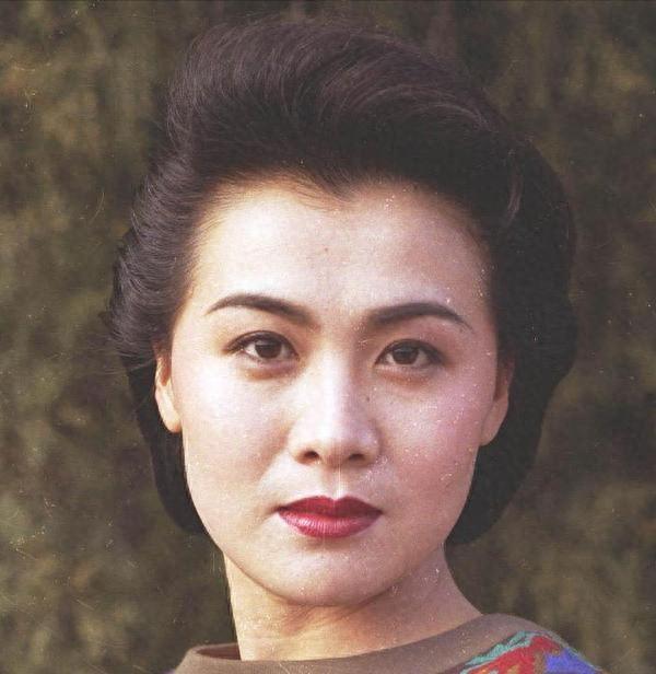 则是因为一场疾病,李媛媛长相出众,演技更是精湛,而她能走上演员这条