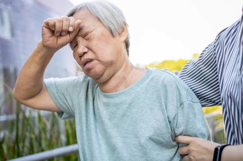 除了热射病,高温还可能加剧心血管疾病的风险