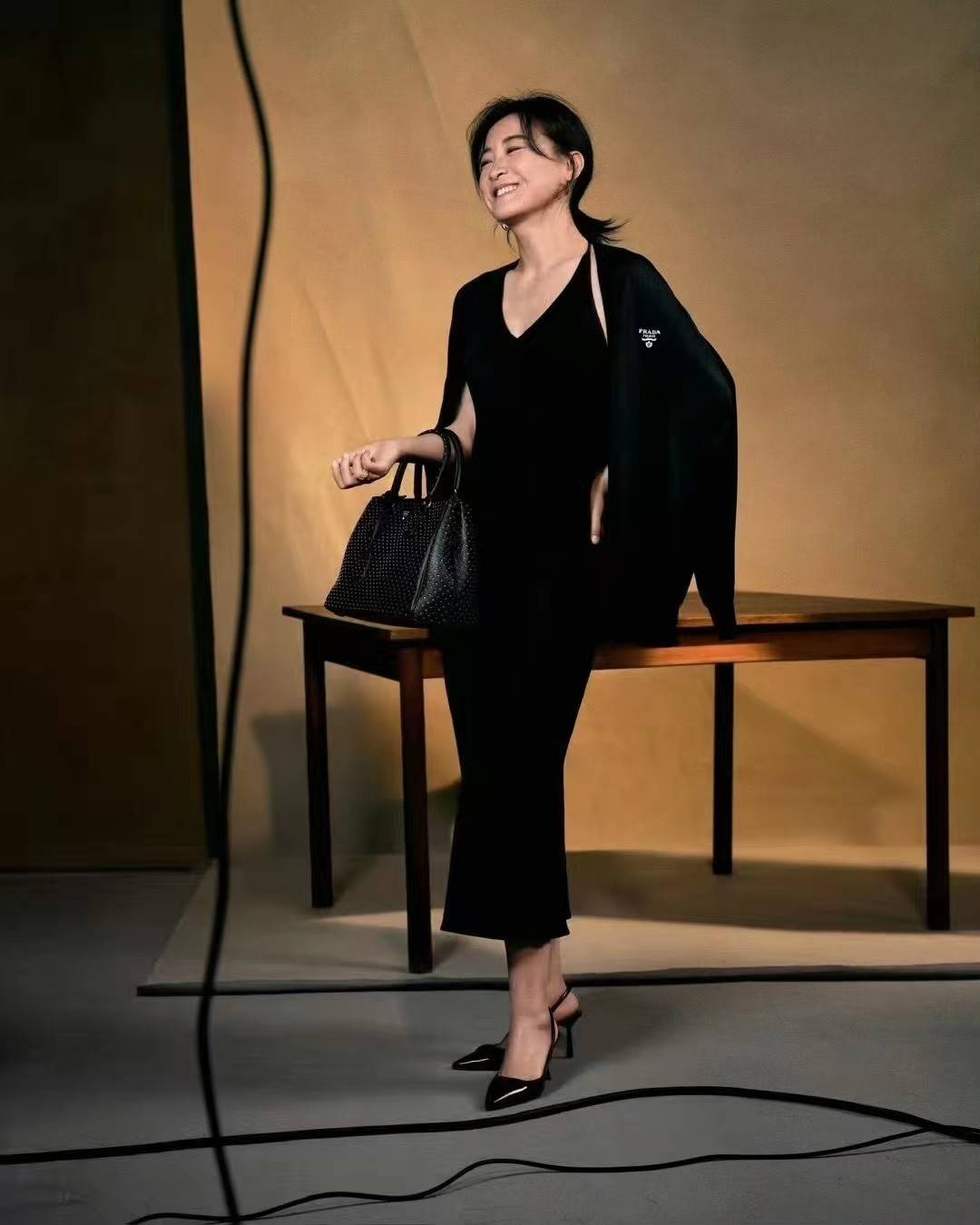 贾玲被质疑体重反弹,最新代言照曝光!网友傻眼了