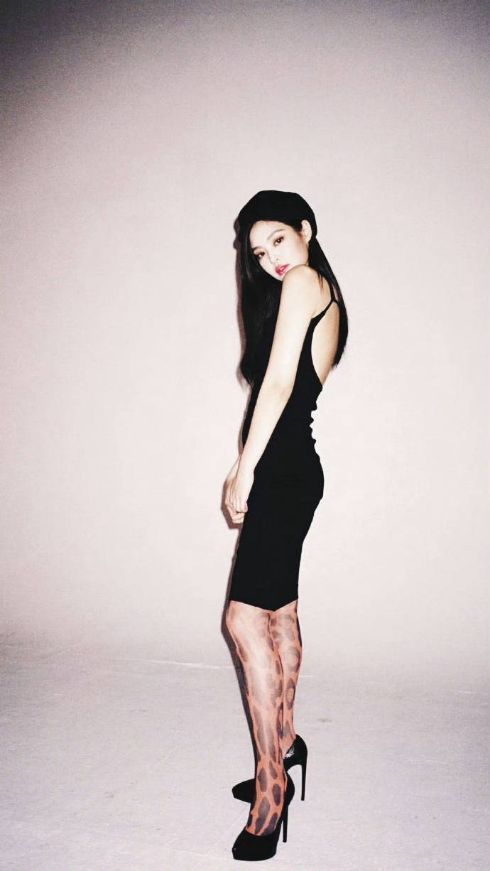 行程满满状态好好jennie的身材真的好好呀 敢大胆露完全没有身材焦虑