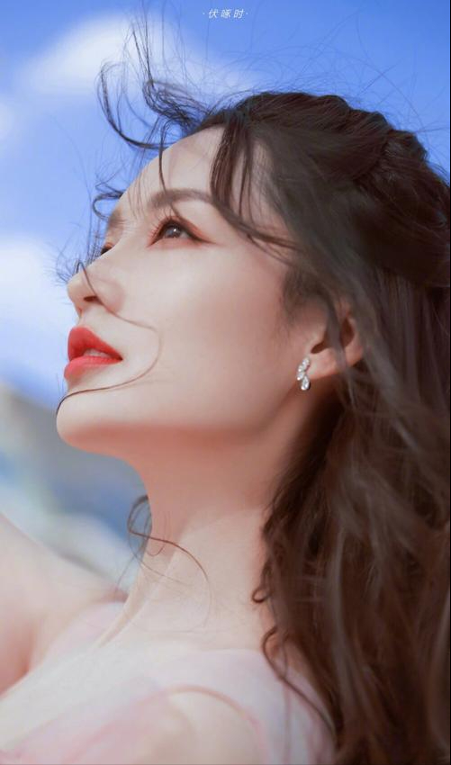 没想到,2023年8月刚开始,32岁李沁就以这样的方式,败光观众缘 没想到,2023年8月刚开始,32岁李沁就以这样的方式,败光观众缘