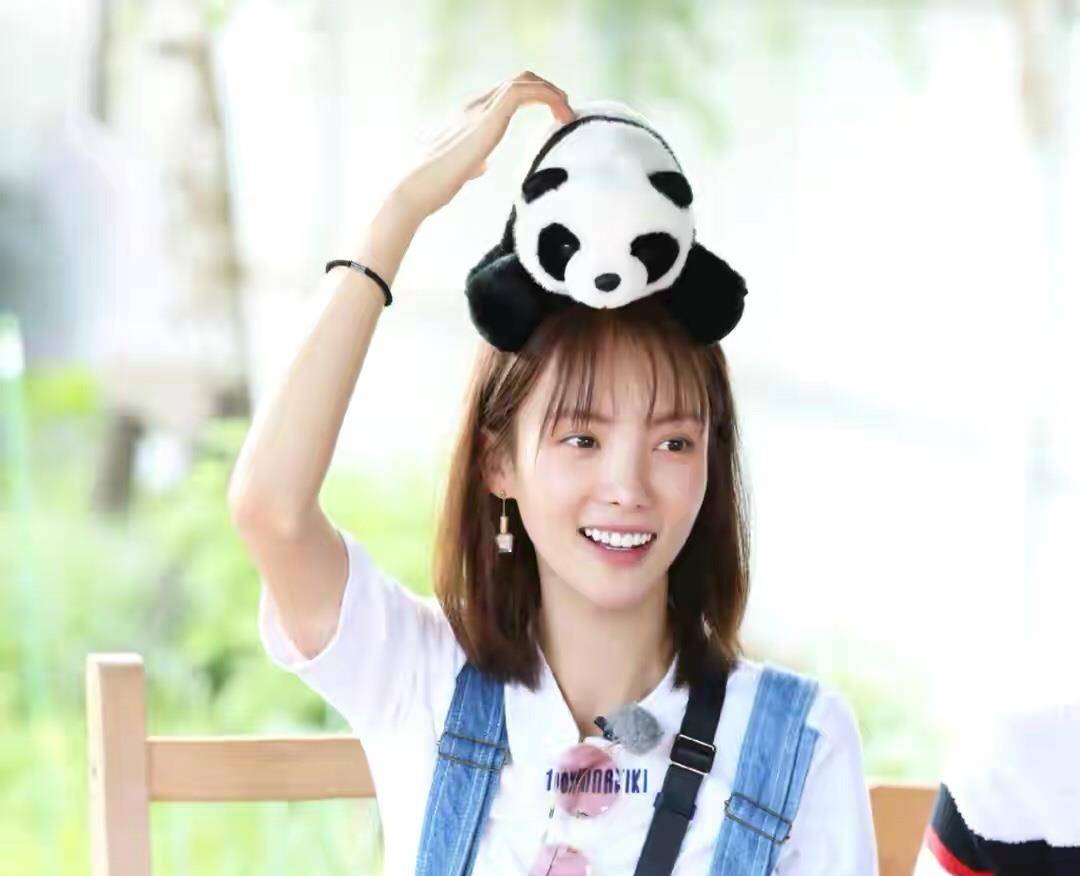 拍摄《无心法师》时,金晨的脸庞时尚了许多,五官也更加精致,看上去