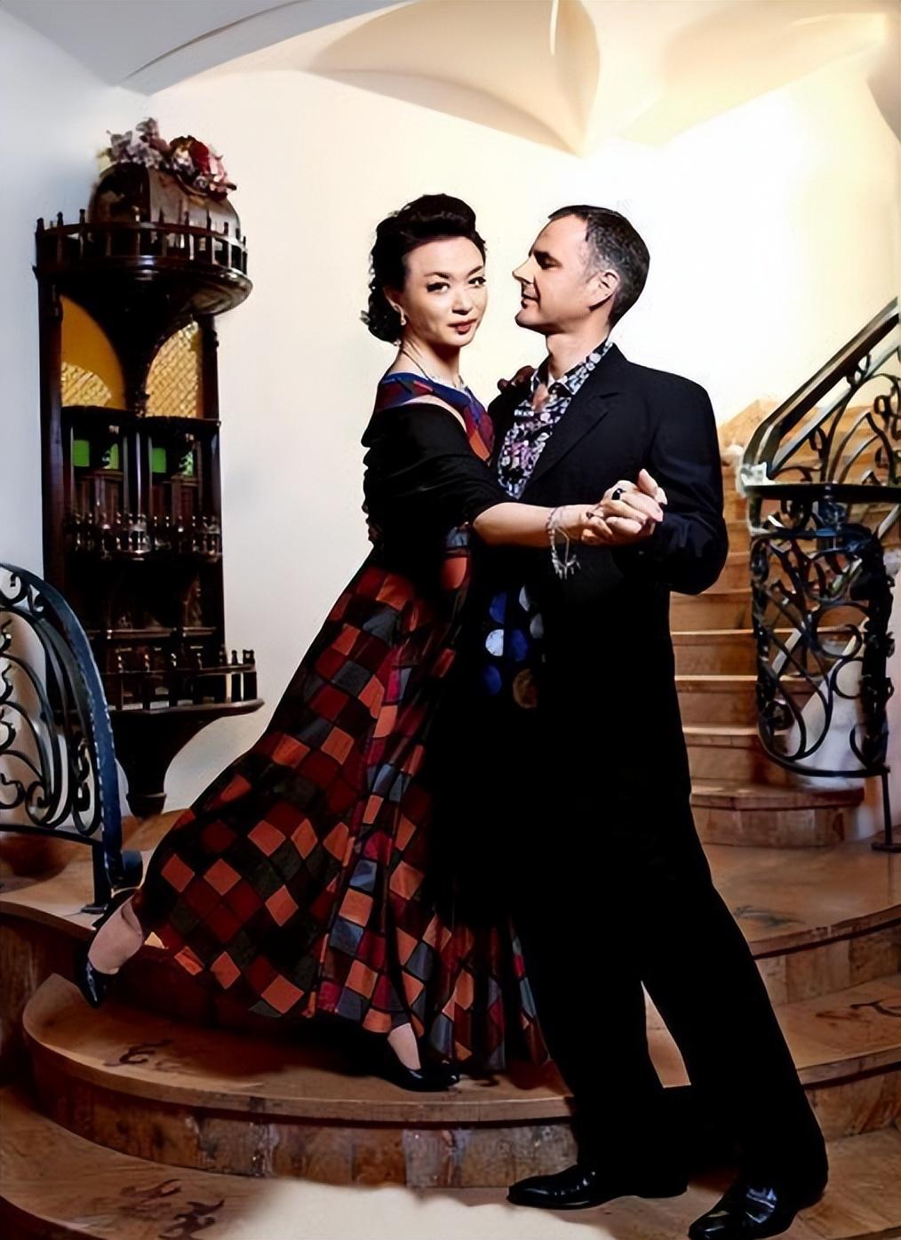 不过这份醋意,来得快去得也快,很快便在金星的"爱意"下从容化解.