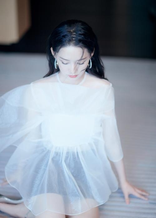 没想到,2023年8月刚开始,32岁李沁就以这样的方式,败光观众缘 没想到,2023年8月刚开始,32岁李沁就以这样的方式,败光观众缘