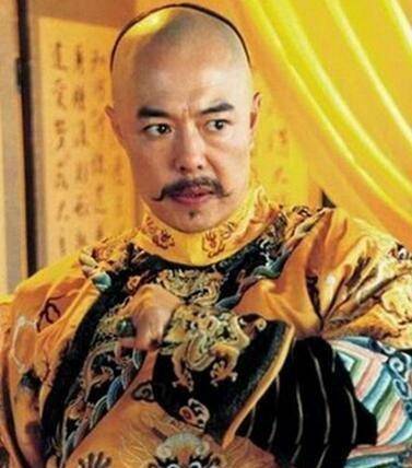 《还珠格格》和《铁齿铜牙纪晓岚》的热映,让"皇阿玛"走到了观众的