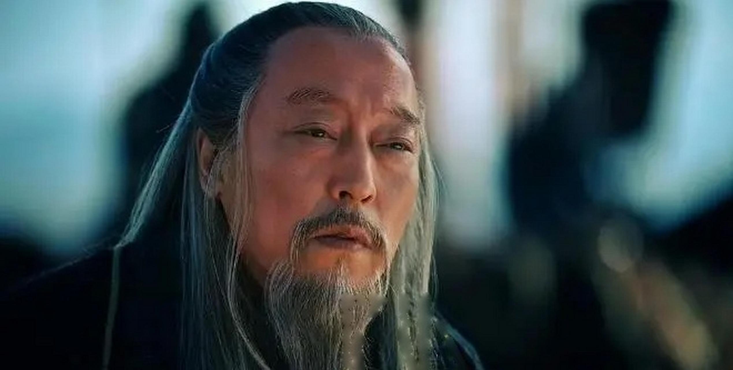 在《都挺好》中,倪大红饰演的是一个倔老头苏大强.