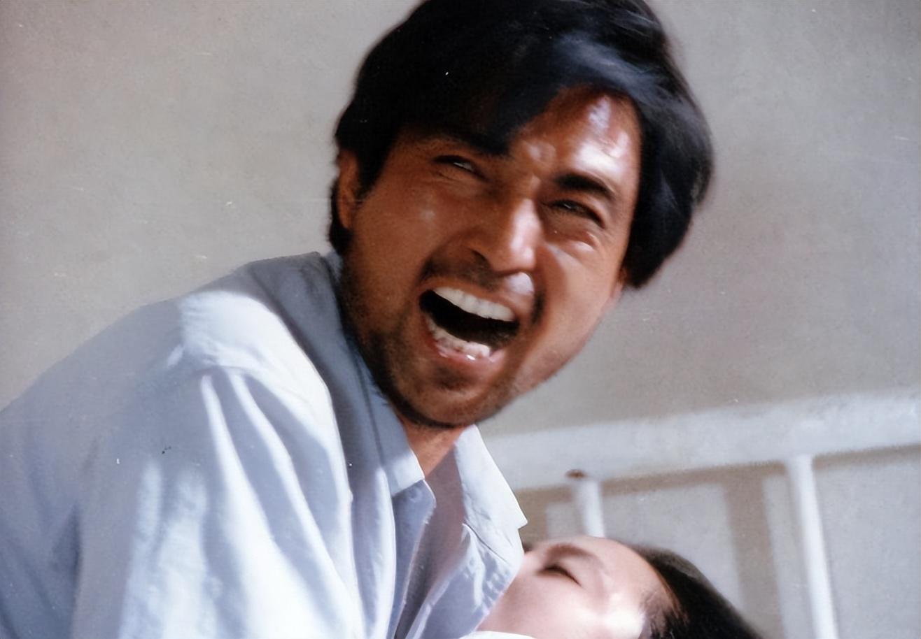 几年后,翟乃社遇到了他的第二任妻子,同为演员的王丽波.