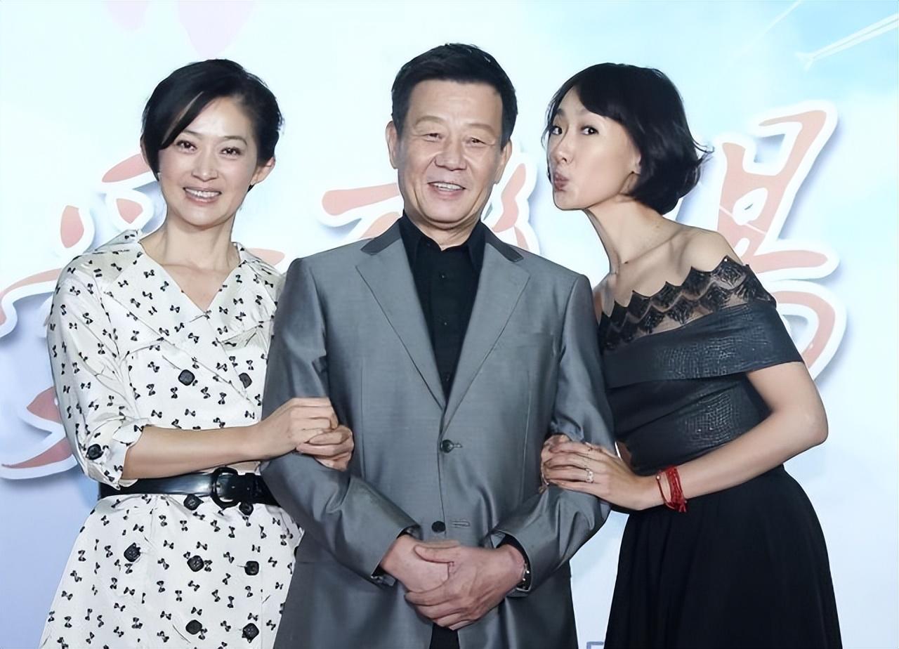 坐拥双妻的寇世勋:两个妻子和谐背后,全靠我楼上楼下来回跑