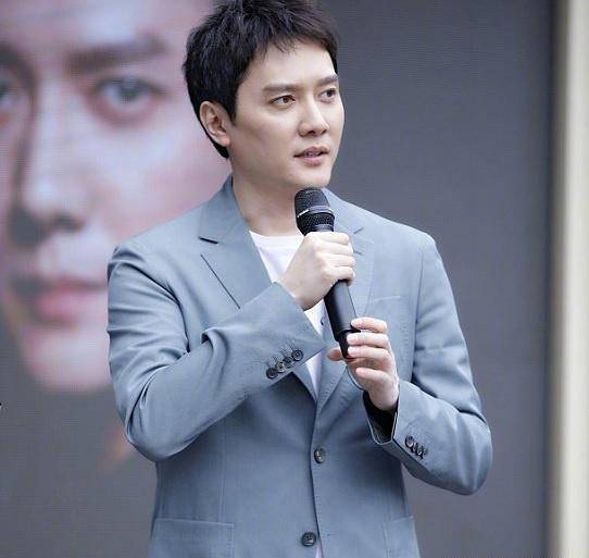 冯绍峰透露赵丽颖当妈近况:她很细心(有时候会跟着宝宝一起哭)_娱乐