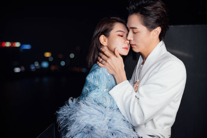 李承铉公开谈夫妻生活引热议 戚薇爆料的更具体(夫妻俩都好敢说)_娱乐