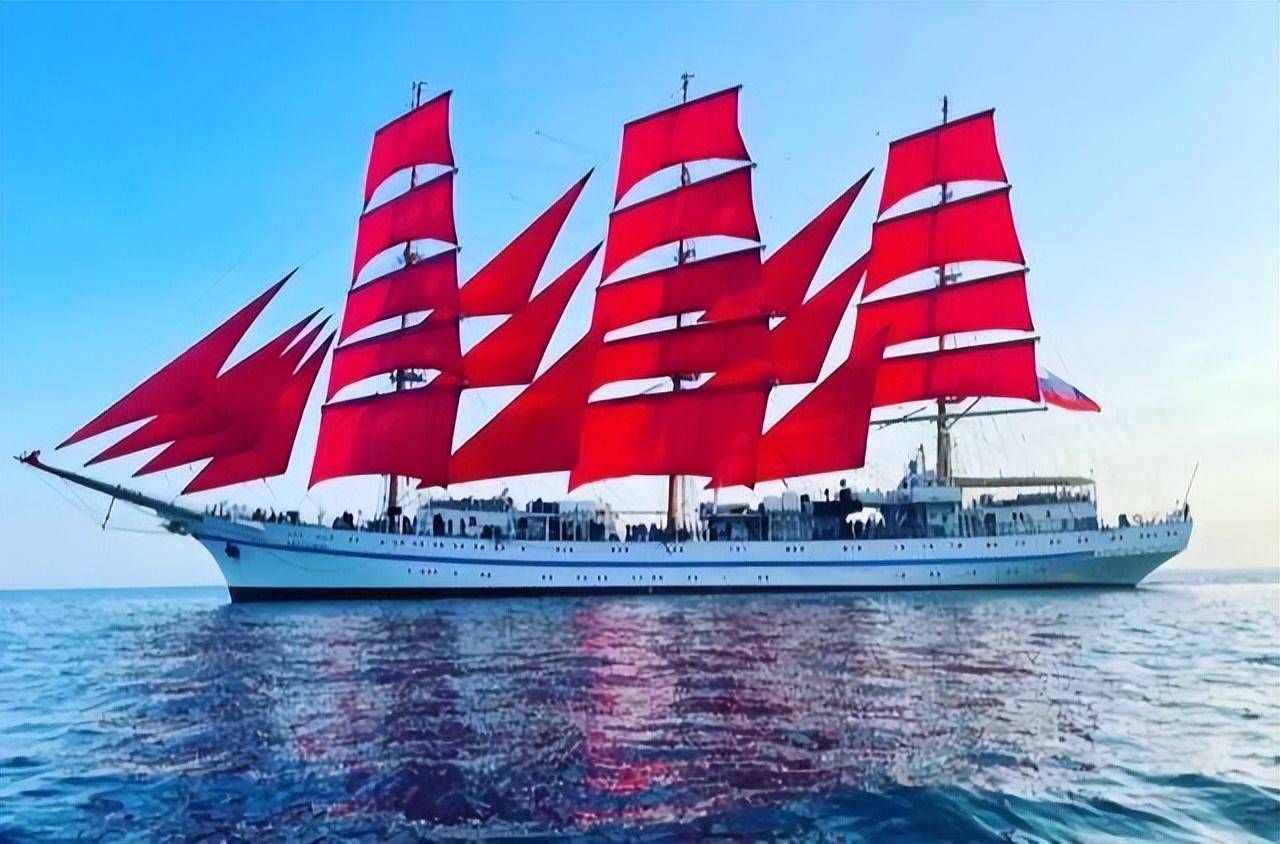 俄罗斯索契海市蜃楼中的红帆船找到实物了,这种船在俄罗斯很常见
