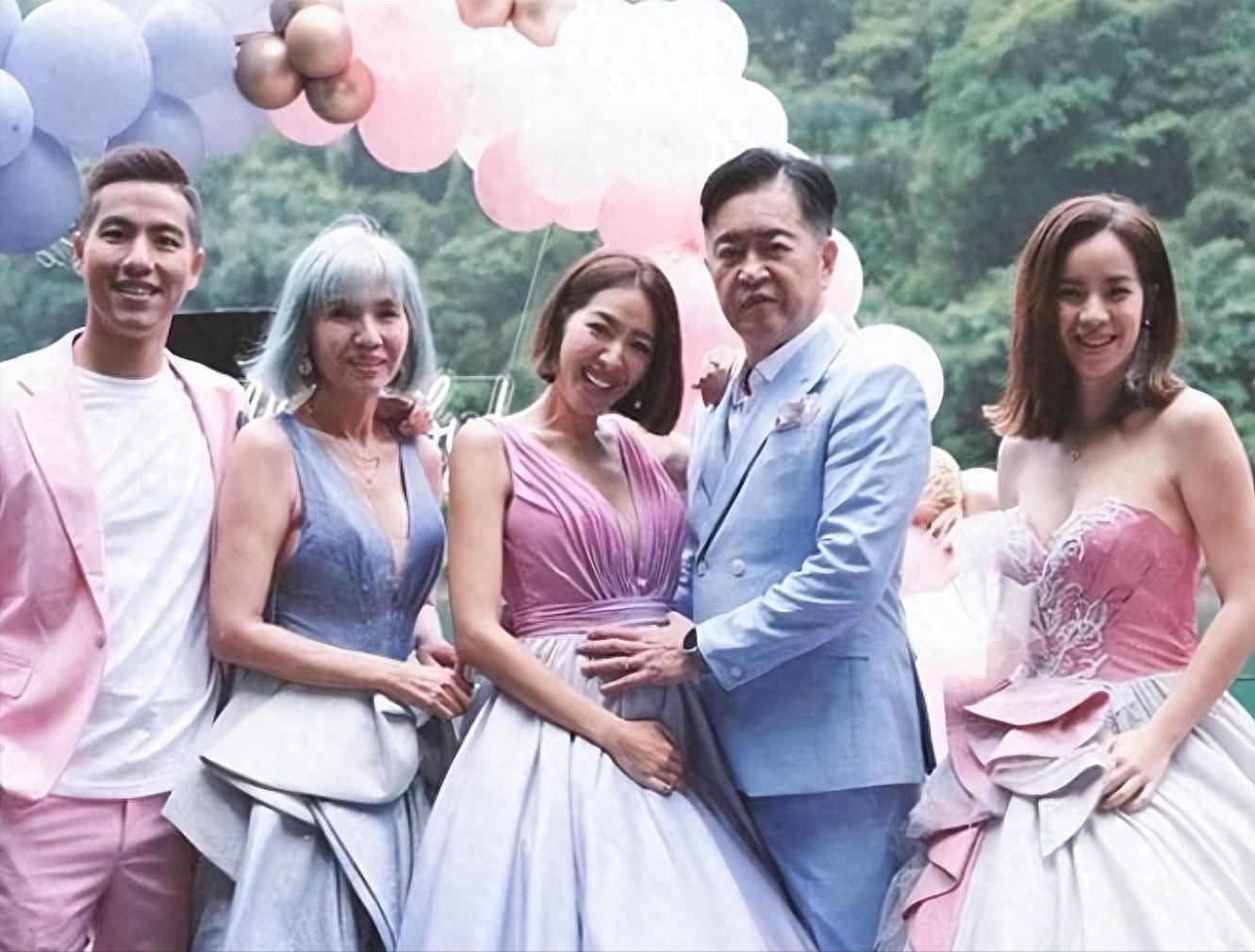 举行庆祝派对为了庆祝这个大喜事,刘伊心的富豪老林志隆重公专门给门