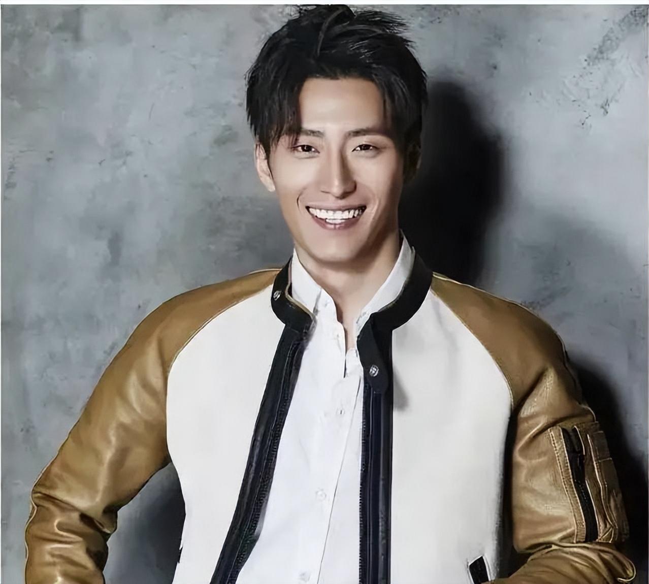 何超莲窦骁举办婚礼,赌王三太陈婉珍戴翡翠出席,身价保守20亿