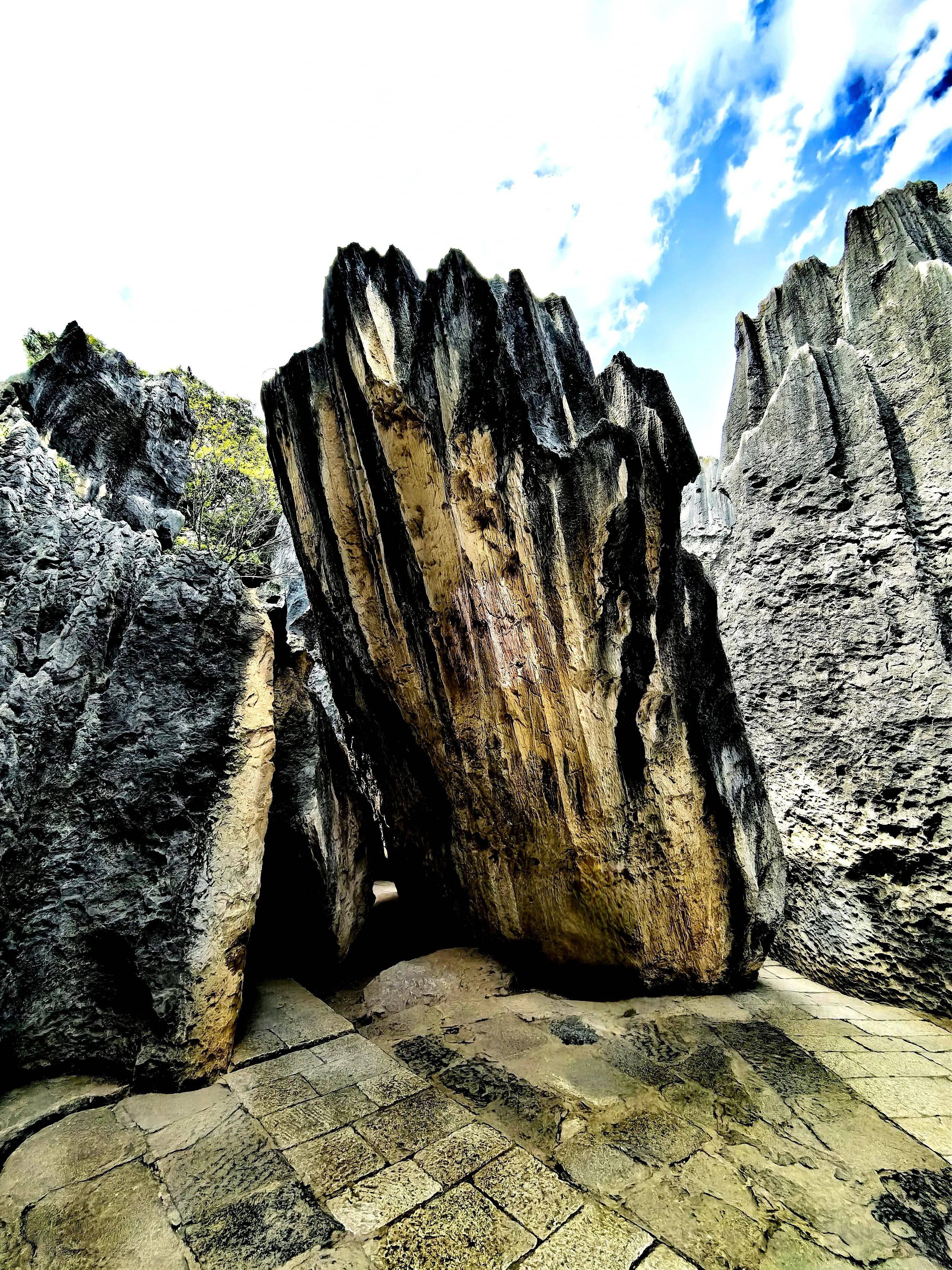 云南昆明:石林千奇百怪让人拍照拍到手疼,怪石造型改变人的三观