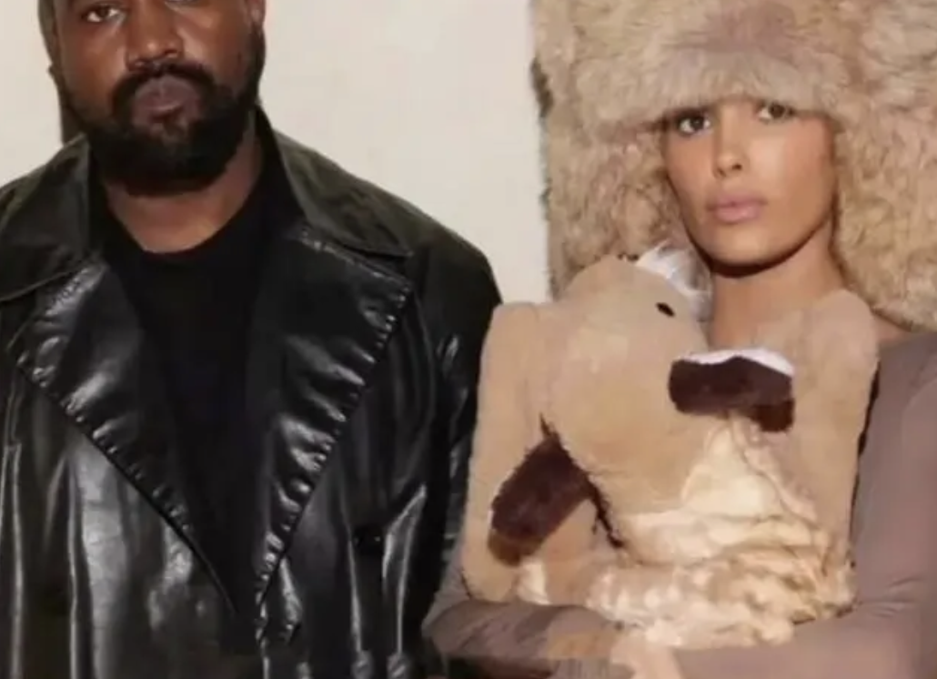 侃爷妻子或因穿着暴露坐牢?婚后画风突变疑被洗脑,男方发言恶臭被骂翻