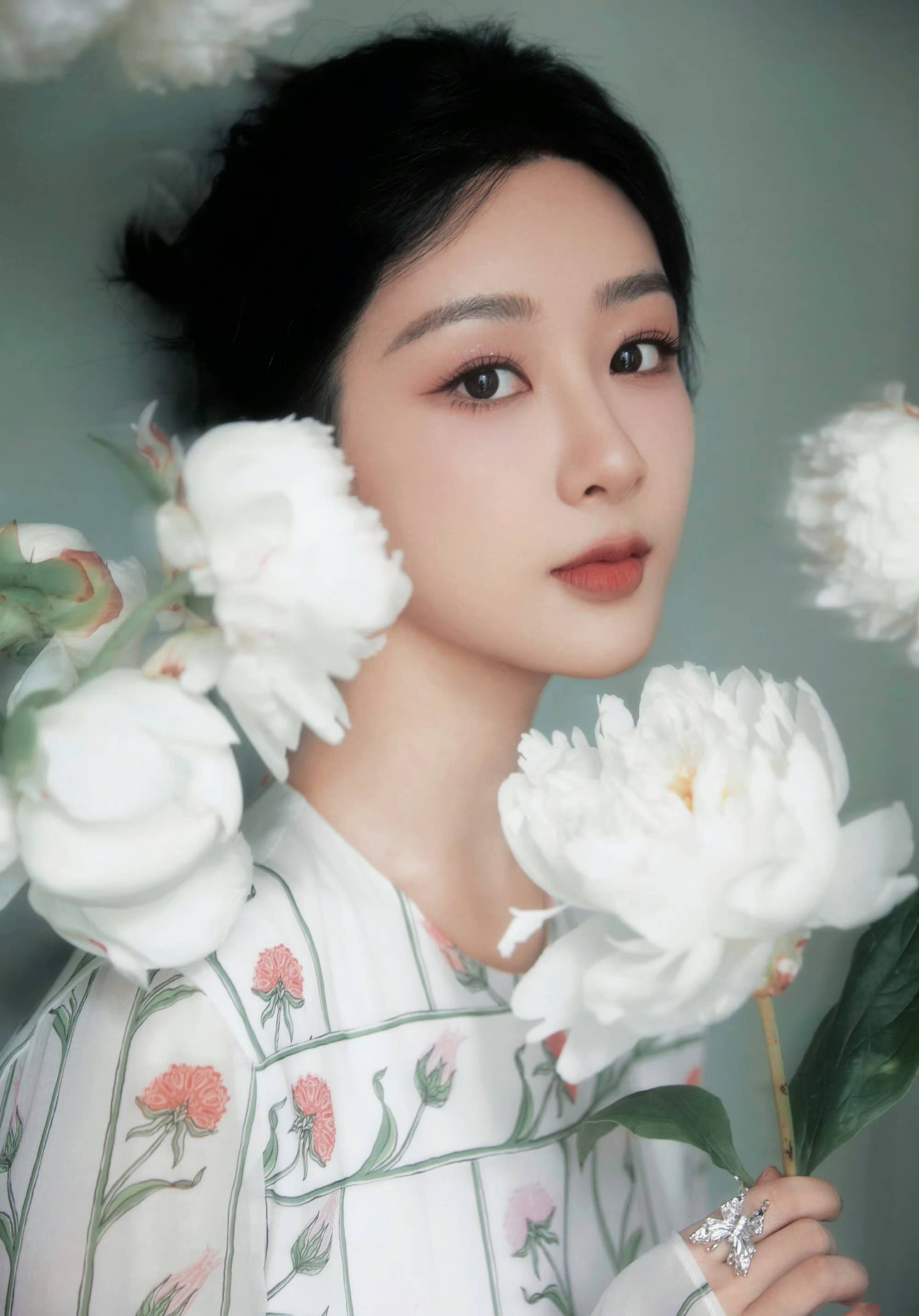 杨紫活动新造型芍药仙子来啦!清新淡雅,让人梦回颜淡!