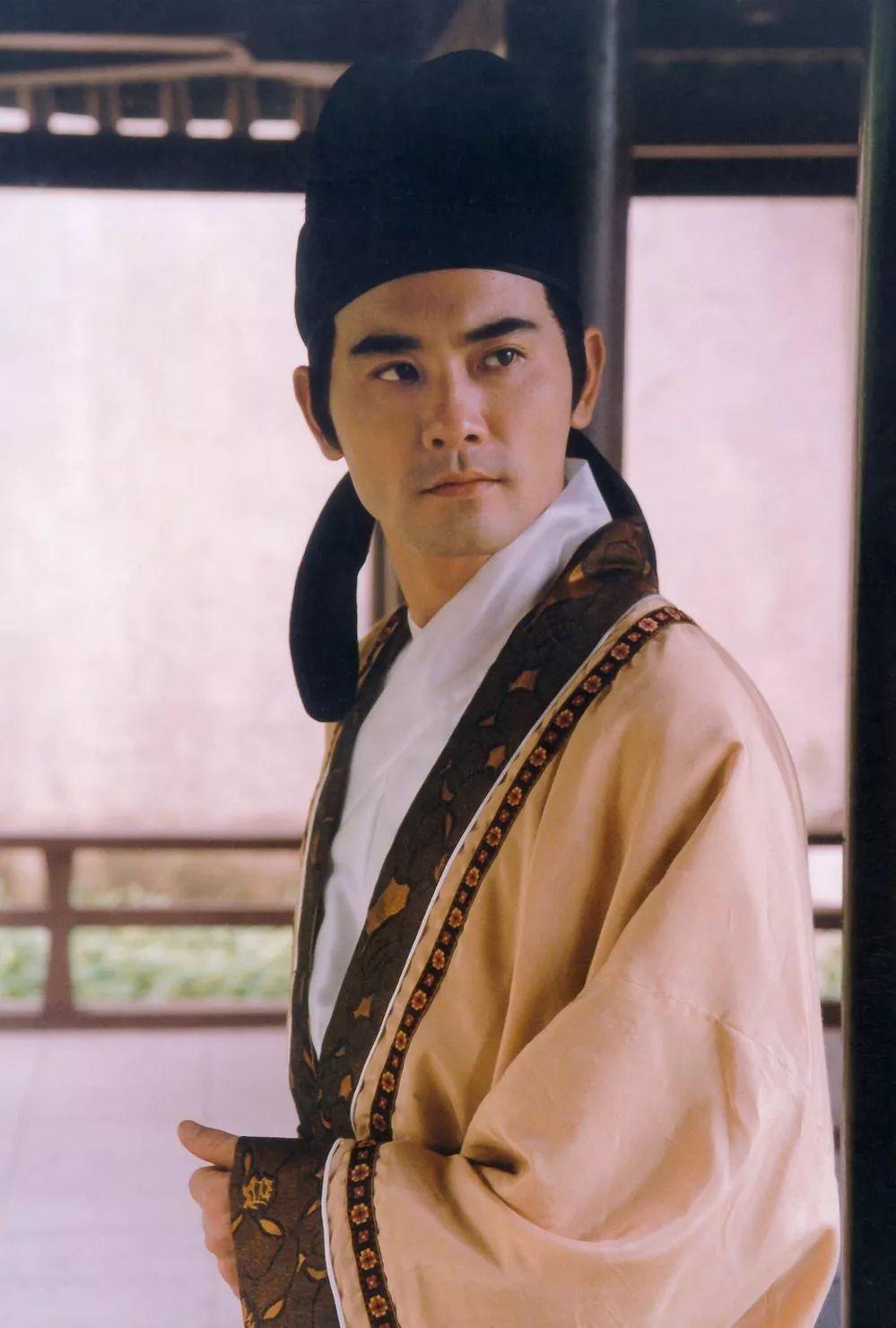 赵文瑄也并不是一事无成,他不管做什么都能做得很好,当初哪怕叛逆的跑