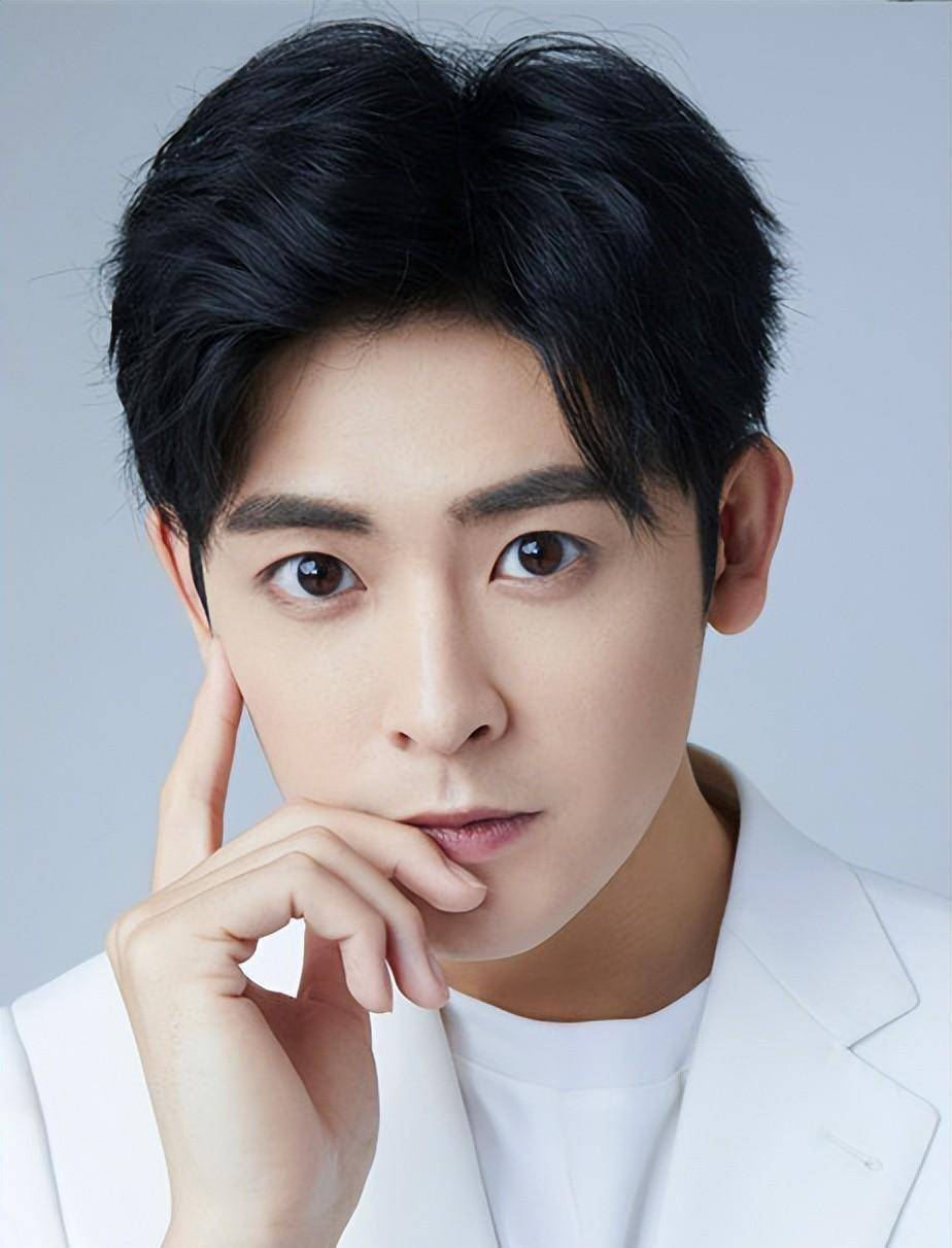 合作杨紫成毅没红的李欣泽,今凭借唐莲一角被李宏毅成功带出圈