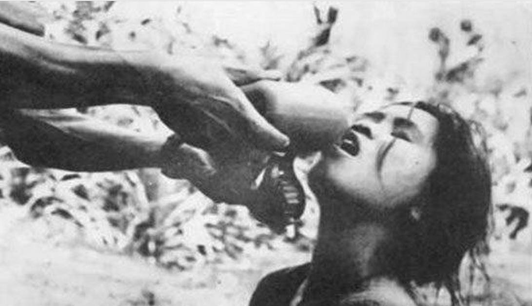 人抓去,为了从嘴里获得情报,不惜采用一种灭绝人性的药物来喂越南女兵