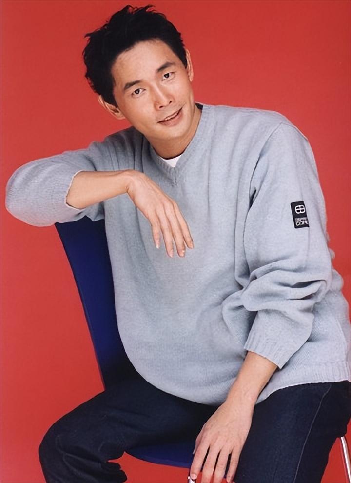 著名歌手黄品源:中年离婚不离家,引来网友非议