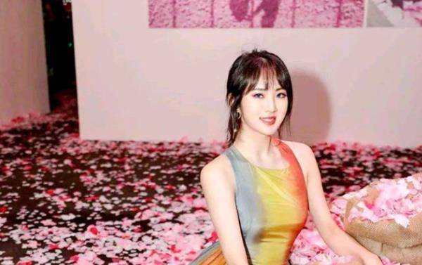 姚安娜正式出道,获任正非力挺,并否认自己是国外身份!