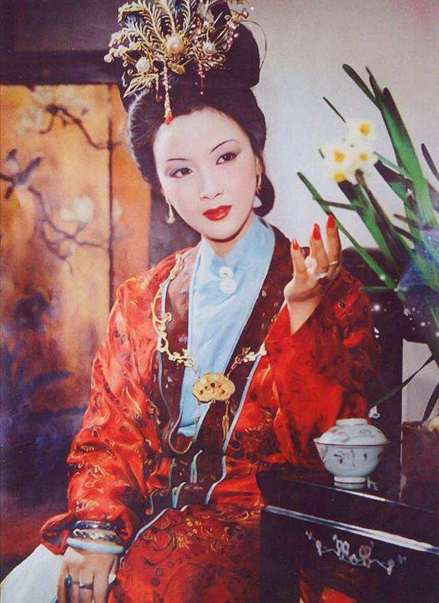 《红楼梦》中,秦可卿究竟得了什么病,为啥一天要换四五遍衣服?