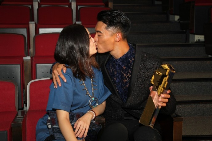 tvb港男冠军偷食朱智贤事业插水