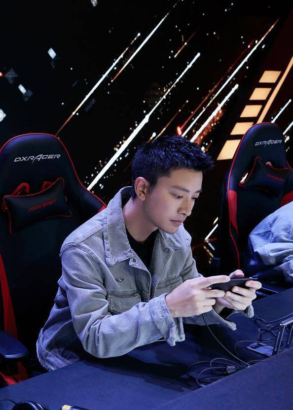 有种"整容"叫离婚1年,贾乃亮近照大变样,粉丝都快认不出