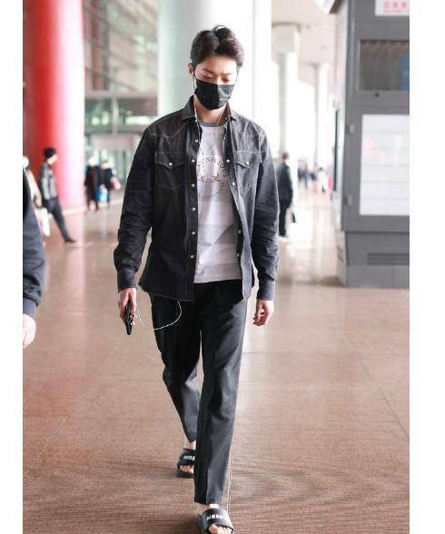 和博柏利解约:周冬雨,宋威龙和新百伦解约:孟美岐,张子枫和ck解约